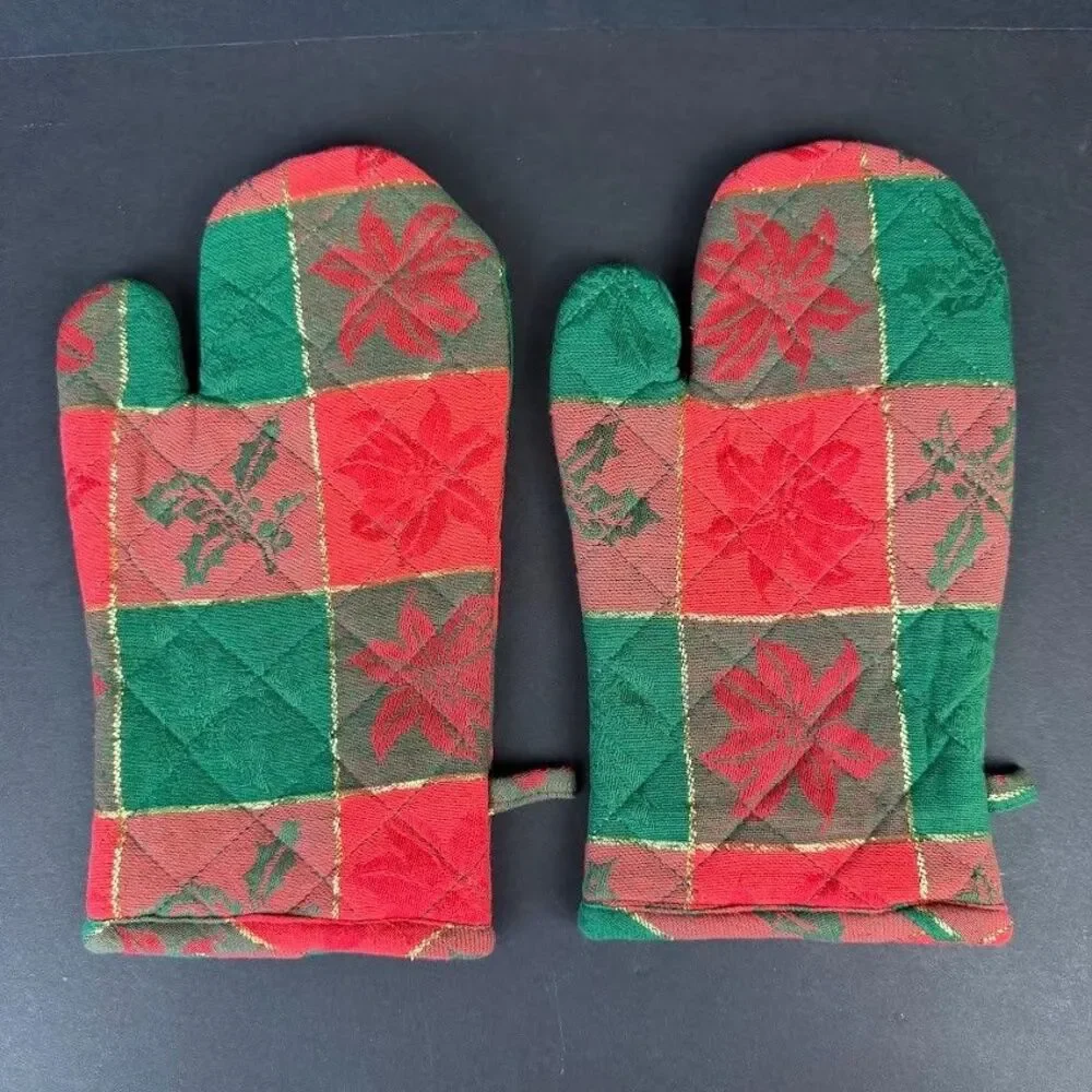 Set 2 of Oven Mitts & 2 Pot Holders Plaid Christmas Holly & Poinsettia Pattern
